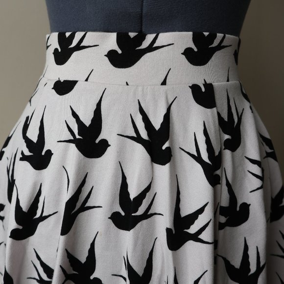 H&M Bird Patterned Circle Skirt - Picture 4 of 10